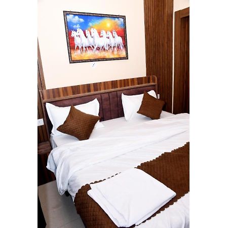 Tirupati Balaji Inn Bageshwar Dham Basari Exterior photo